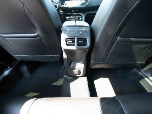 Used 2023 Buick Envision Avenir AWD/4WD image 22