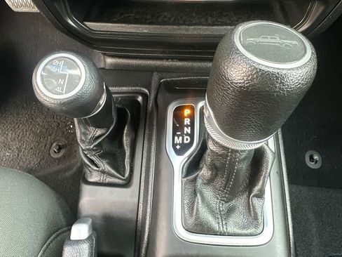 Used 2020 Jeep Gladiator Sport w/ Quick Order Package 24S image 32