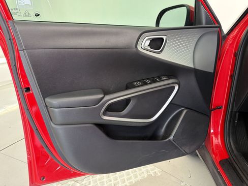 Used 2020 Kia Soul LX FWD image 11