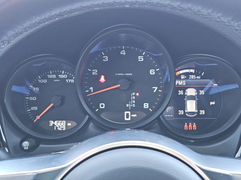 Certified 2021 Porsche Macan image 16