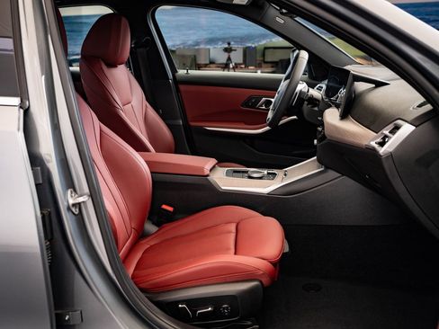 Used 2025 BMW 330i xDrive Sedan image 25