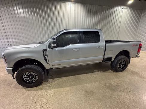Used 2024 Ford F250 Platinum AWD/4WD image 2