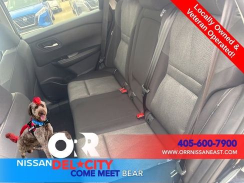 Used 2025 Nissan Rogue SV image 11