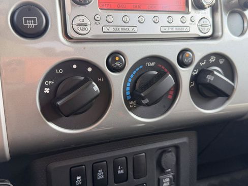 Used 2012 Toyota FJ Cruiser 4WD w/ Upgrade Pkg image 25