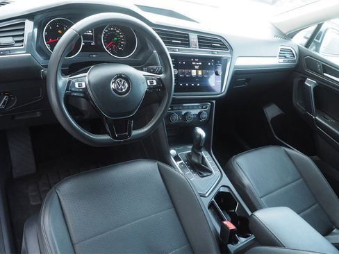 Used 2020 Volkswagen Tiguan SE image 10