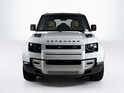 Used 2023 Land Rover Defender 110 SE AWD/4WD image 8