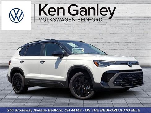 New 2025 Volkswagen Taos SE image 1