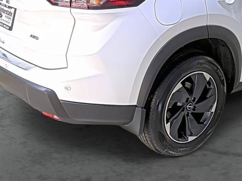 Used 2026 Nissan Rogue SV AWD/4WD image 12