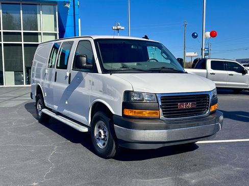 Used 2024 GMC Savana 2500 w/ Driver Convenience Package image 2