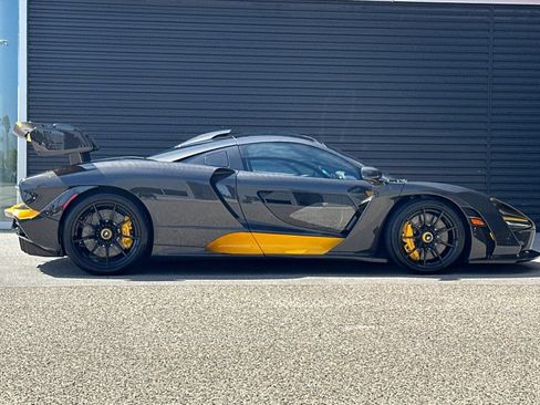 Used 2019 McLaren Senna RWD image 9