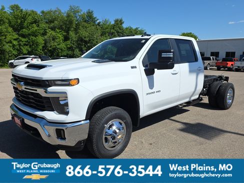 New 2026 Chevrolet Silverado 3500 LT w/ Convenience Package AWD/4WD image 4