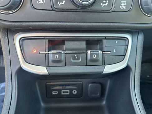 Certified 2024 GMC Terrain SLT image 15