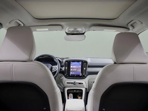 New 2025 Volvo XC40 B5 Ultra w/ Climate Package image 16