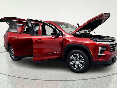 Used 2024 Chevrolet Traverse LT w/ LPO, Floor Liner Package FWD image 14