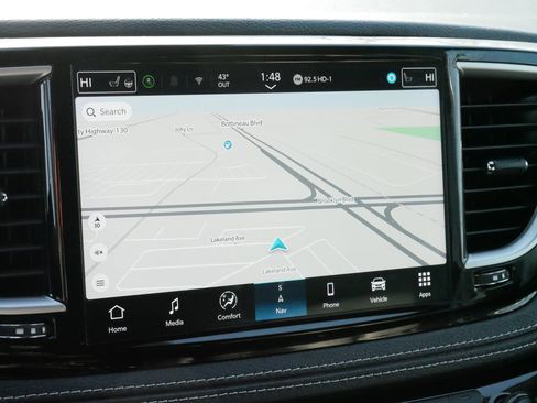 Used 2024 Chrysler Pacifica Touring-L w/ Uconnect Theater Family Group image 22