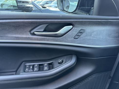 New 2025 Jeep Grand Cherokee Limited w/ MOPAR Finishing Package AWD/4WD image 14