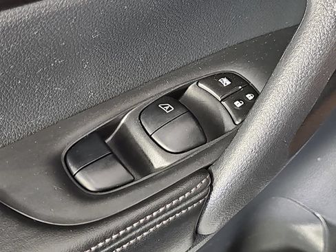 Used 2019 Nissan Rogue SV w/ Premium Package FWD image 28