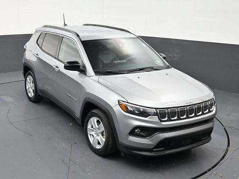Used 2022 Jeep Compass Latitude FWD image 19