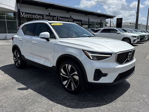 Certified 2024 Volvo XC40 B5 Plus AWD/4WD image 7