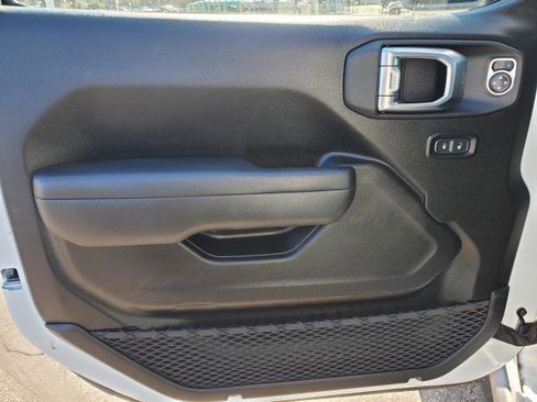 Used 2025 Jeep Wrangler Rubicon w/ Safety Group image 18