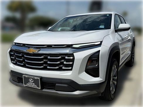 Used 2026 Chevrolet Equinox LT AWD/4WD image 3