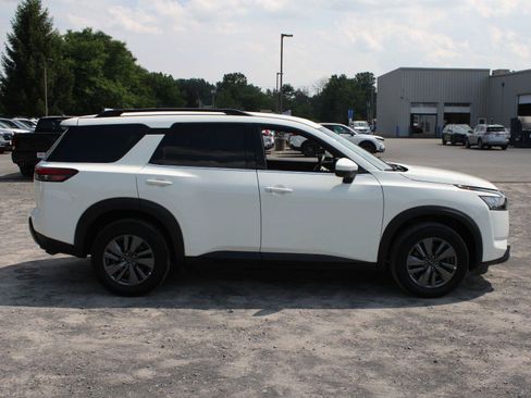 Used 2025 Nissan Pathfinder SV AWD/4WD image 5