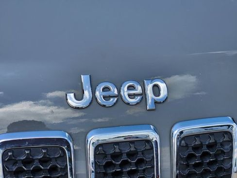 Certified 2022 Jeep Cherokee Latitude Lux AWD/4WD image 11