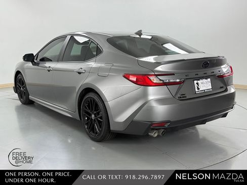 Used 2025 Toyota Camry SE w/ Convenience Package FWD image 8