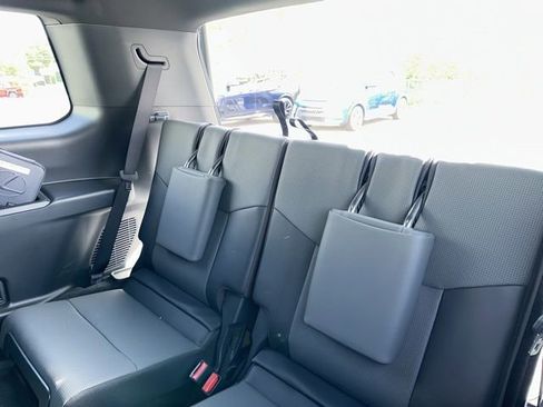 Used 2025 Lexus GX 550 image 14