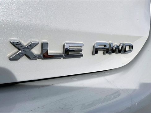 Used 2021 Toyota Highlander XLE image 8