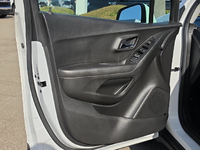 Used 2020 Chevrolet Trax LS FWD image 14