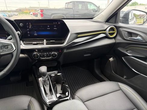 Used 2025 Chevrolet Trax ACTIV FWD image 24