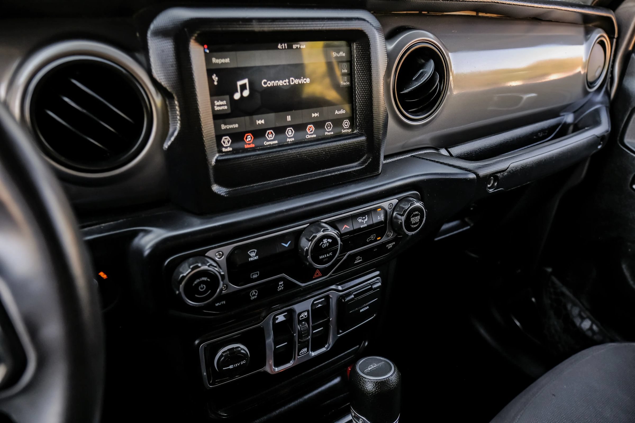 Used 2023 Jeep Gladiator Sport AWD/4WD image 34