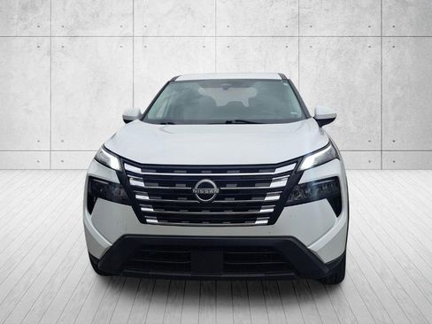 Used 2024 Nissan Rogue SV AWD/4WD image 2