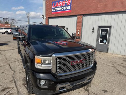 Used 2015 GMC Sierra 3500 Denali w/ Duramax Plus Package image 4