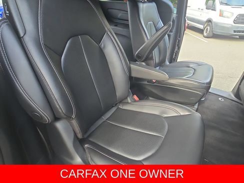 Used 2022 Chrysler Pacifica Touring-L w/ S Appearance Package FWD image 11