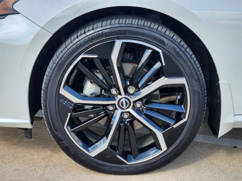 Used 2024 Nissan Altima 2.5 SR w/ SR Premium Package image 10