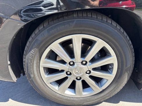 Used 2011 Lexus LX 570 4WD w/ Luxury Pkg image 8