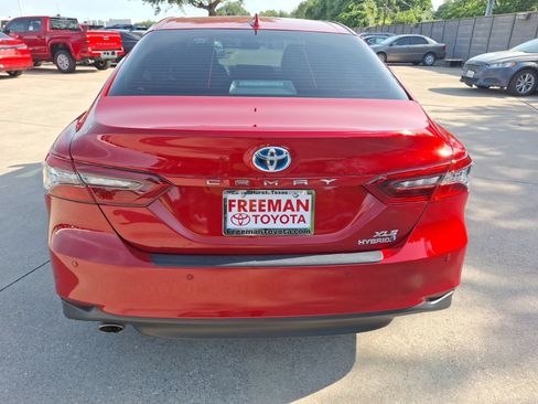 Used 2023 Toyota Camry XLE w/ Navigation Package FWD image 5