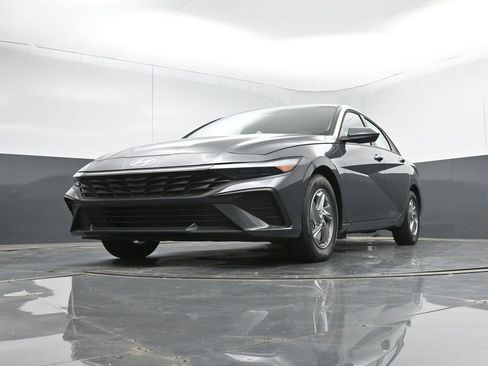 New 2026 Hyundai Elantra SE image 9