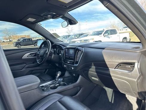 Used 2022 Chevrolet Traverse LT image 25
