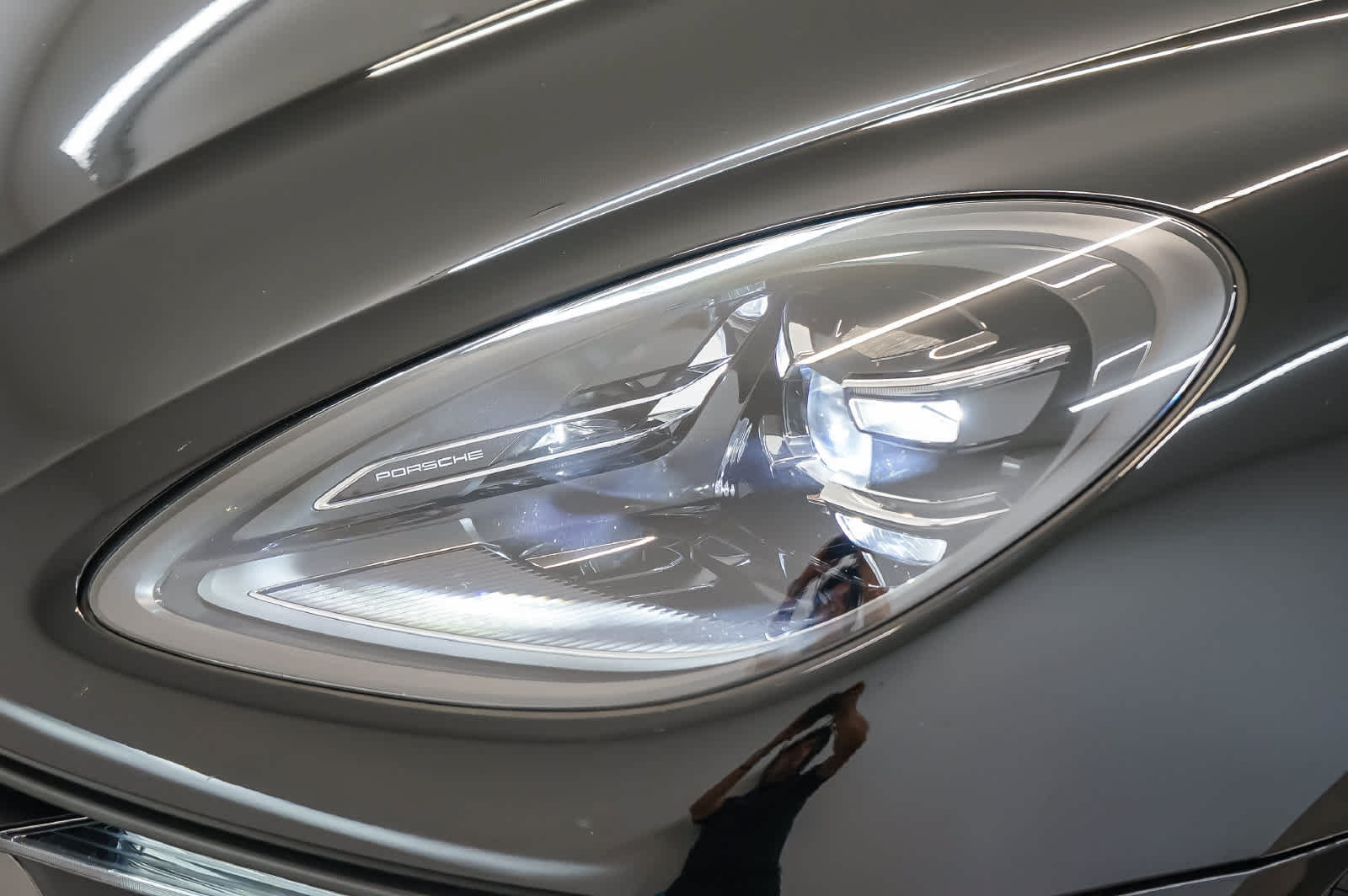 Certified 2026 Porsche Macan Turbo AWD/4WD image 15