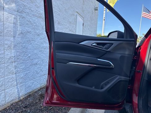 Used 2026 Chevrolet Traverse LT w/ Driver Confidence Package image 9