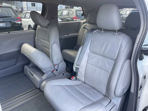 Used 2017 Toyota Sienna XLE Premium image 24