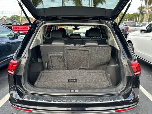 Used 2022 Volkswagen Tiguan SE FWD image 51