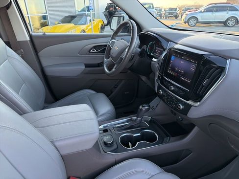 Used 2020 Chevrolet Traverse LT w/ LT Premium Package image 28