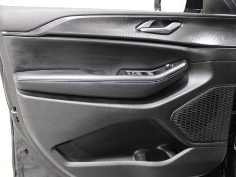 Used 2024 Jeep Grand Cherokee L Laredo image 18