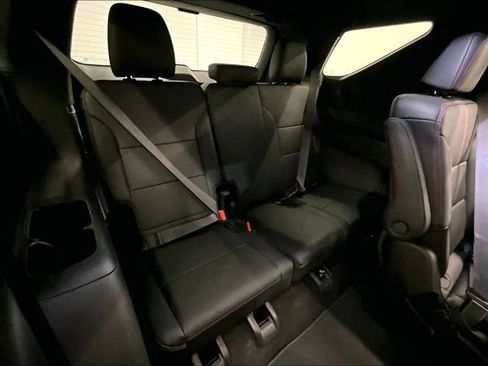 Used 2025 Chevrolet Traverse RS AWD/4WD image 33
