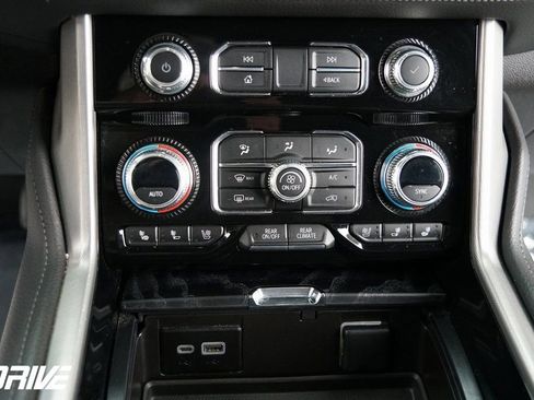 Used 2023 GMC Yukon XL Denali image 26