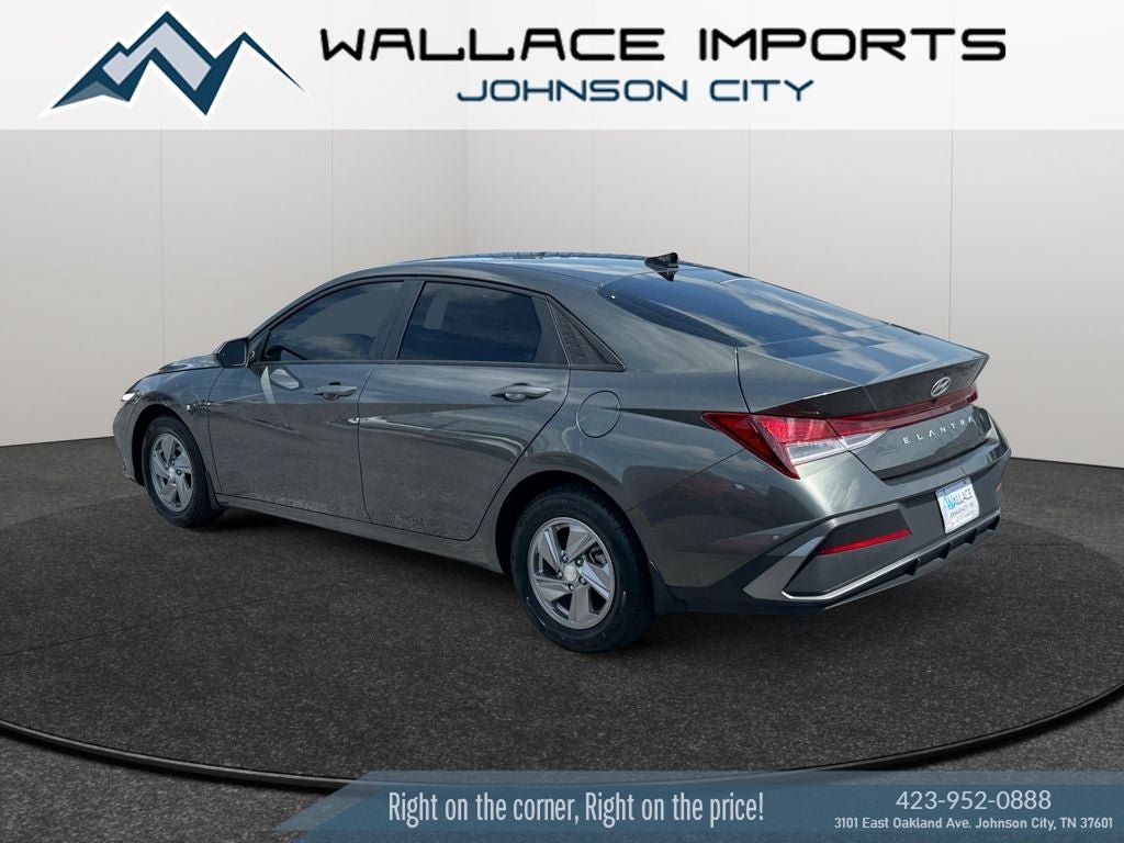 Used 2024 Hyundai Elantra SE FWD image 3